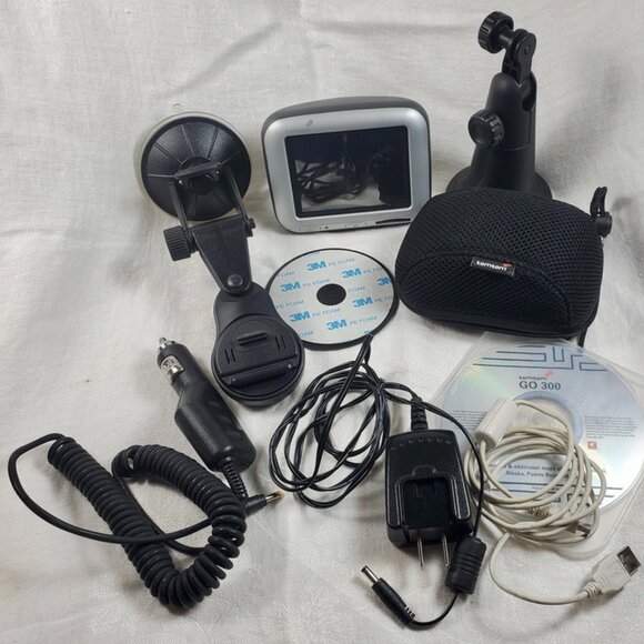 TOM TOM GO 300 AUTO PORTABLE GPS NAVIGATION USA MAPS TOUCHSCREEN +ACCESSORIES - Picture 1 of 12